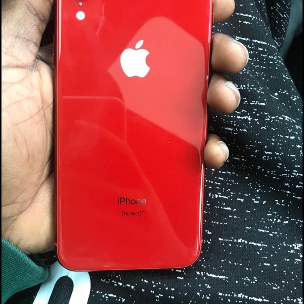 Red iPhone XR - Picture 2 of 3